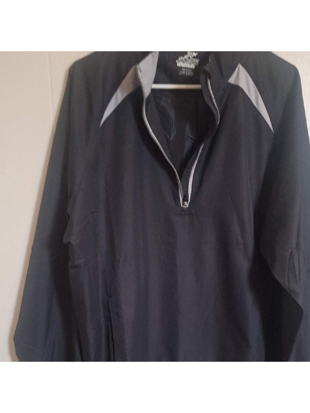 Men's Black and Gray Jacket